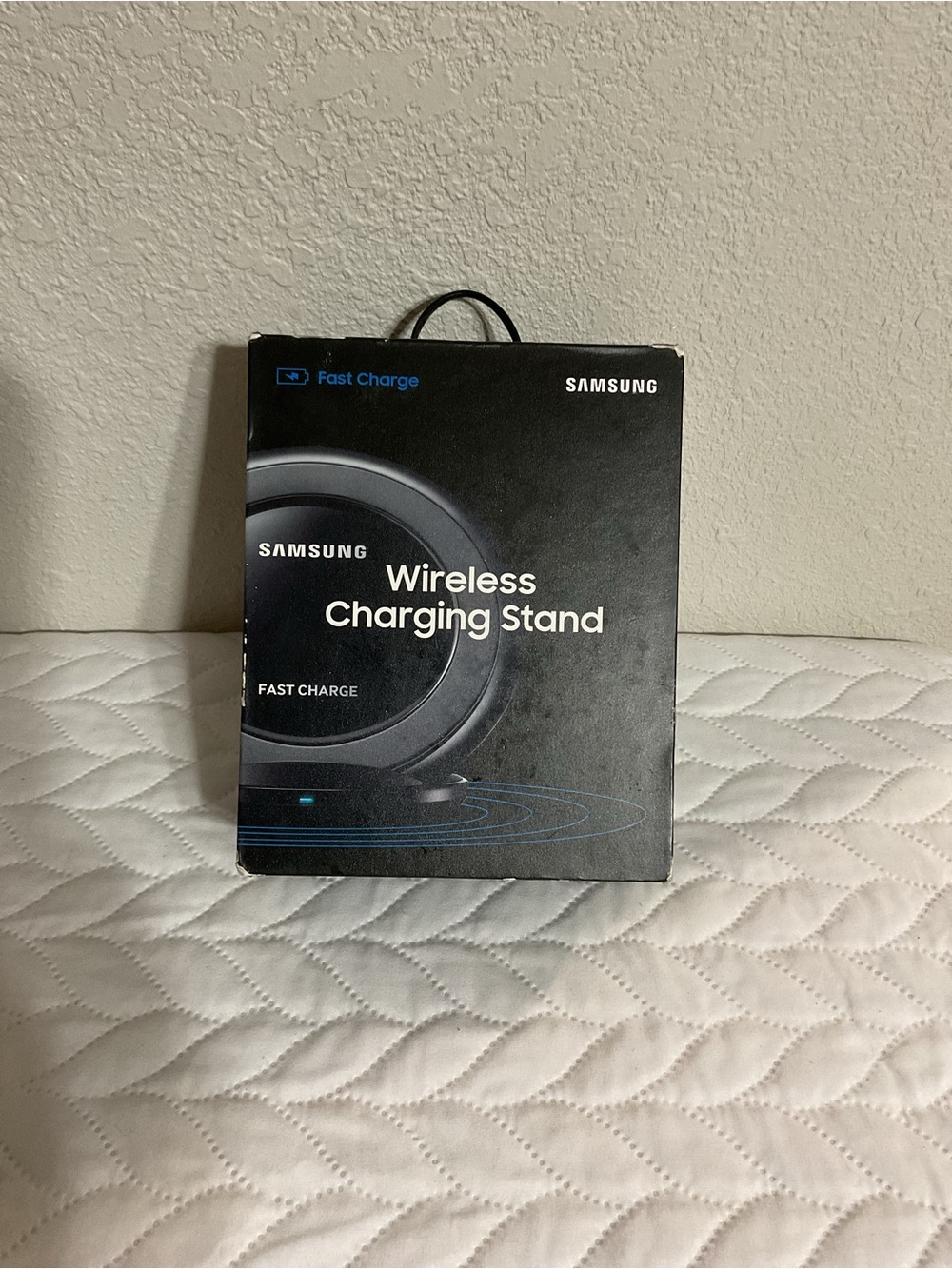 Samsung Wireless Charging Stand - Black Box
